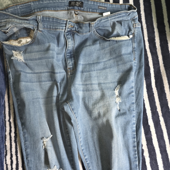 Distressed 22W Judy Blue Crop Fit Jeans - Picture 6 of 12
